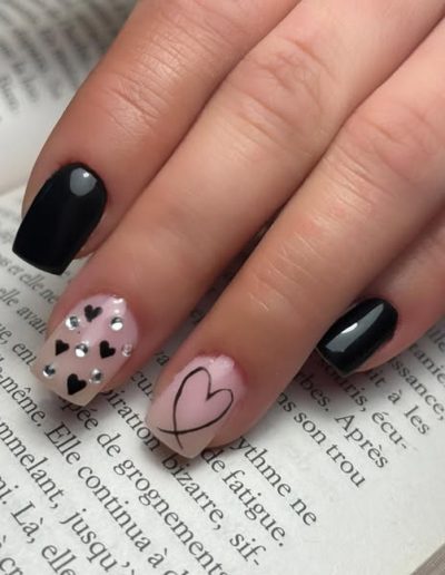 Press on nail noir